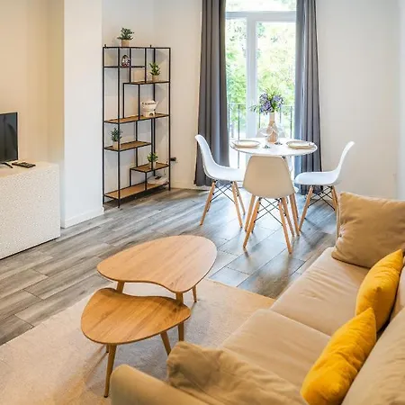 Casas 349h Centre First Floor *